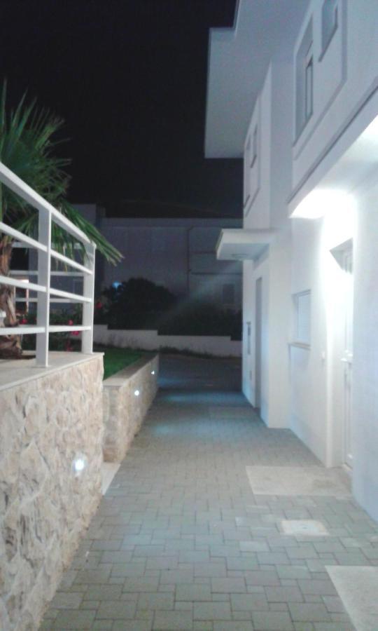 Luxury Apartments Cuba 1 Novalja Exterior foto