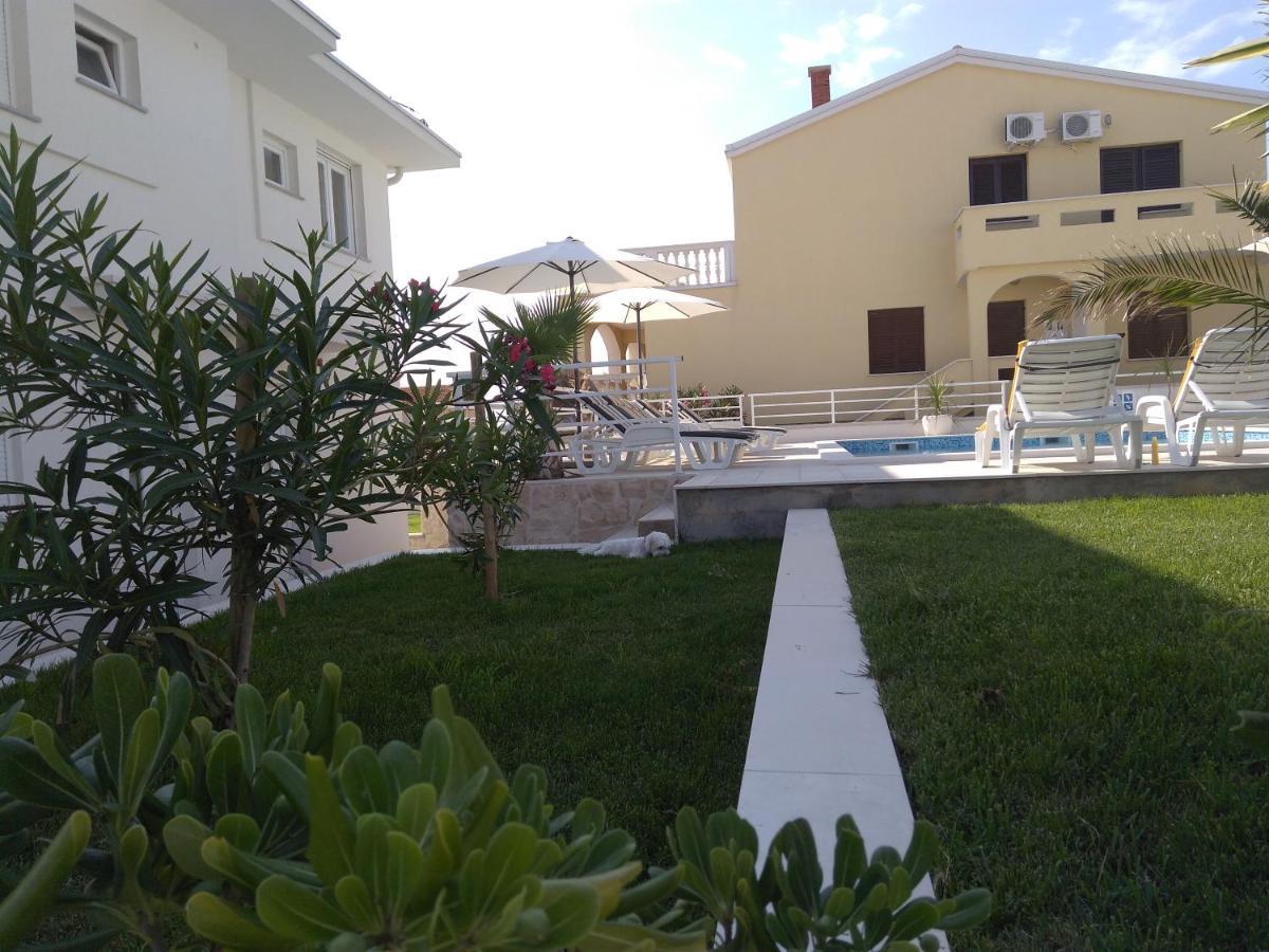 Luxury Apartments Cuba 1 Novalja Exterior foto